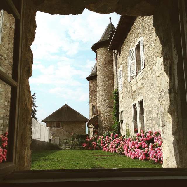Chateau des comtes de Challes · Hôtel 3 étoiles Chambéry