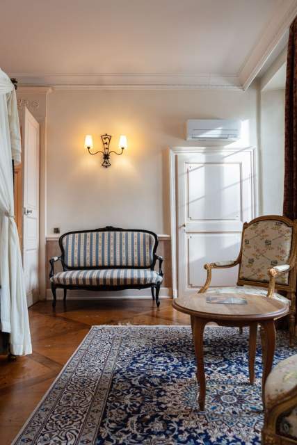 Chateau des comtes de Challes · Hôtel 3 étoiles Chambéry
