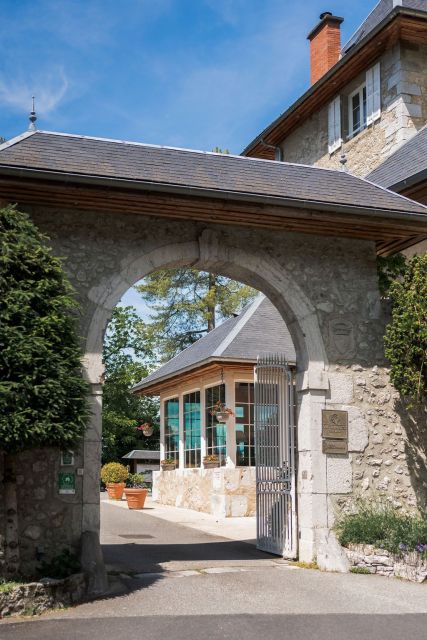 Chateau des comtes de Challes · Hôtel 3 étoiles Chambéry