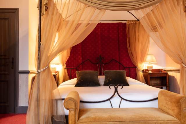 Chateau des comtes de Challes · Hôtel 3 étoiles Chambéry