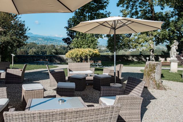 Chateau des comtes de Challes · Hôtel 3 étoiles Chambéry