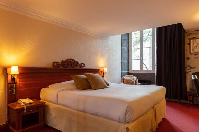 Chateau des comtes de Challes · Hôtel 3 étoiles Chambéry