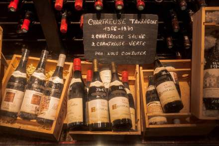 Chateau des comtes de Challes · cave à vin · Hôtel Challes-les-Eaux