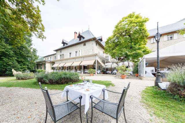 Chateau des comtes de Challes · Hôtel 3 étoiles Chambéry