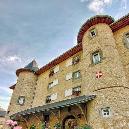 Chateau des comtes de Challes · Hôtel Séminaire Challes-les-Eaux, Chambéry
<div>
<div class="gtx-trans-icon"> </div>
</div>