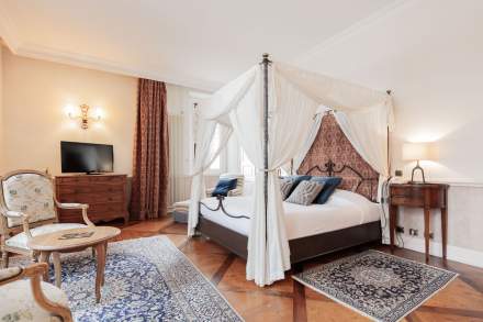 Chateau des comtes de Challes · hotel