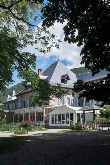 Chateau des comtes de Challes · extérieur